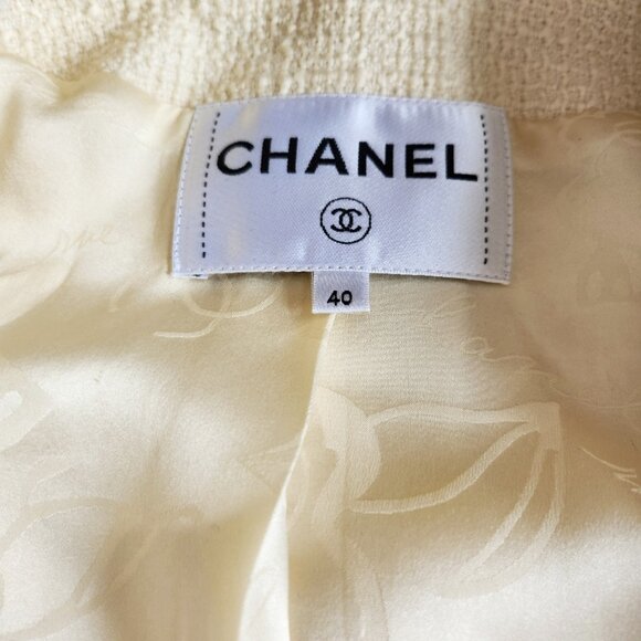 CHANEL ECRU 2017 17A PARIS COSMOPOLITE COLLECTION TWEED JACKET (40) - Picture 6 of 14